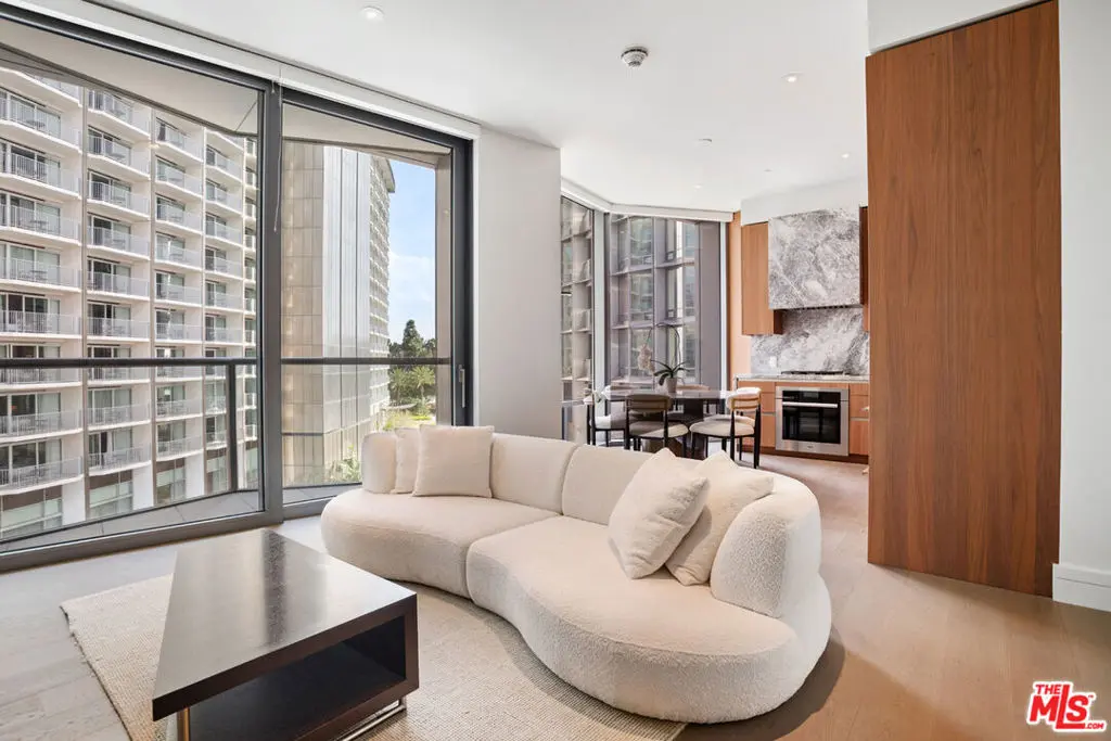 211 W Elm Court 3C, Los Angeles, CA — listing photo 1