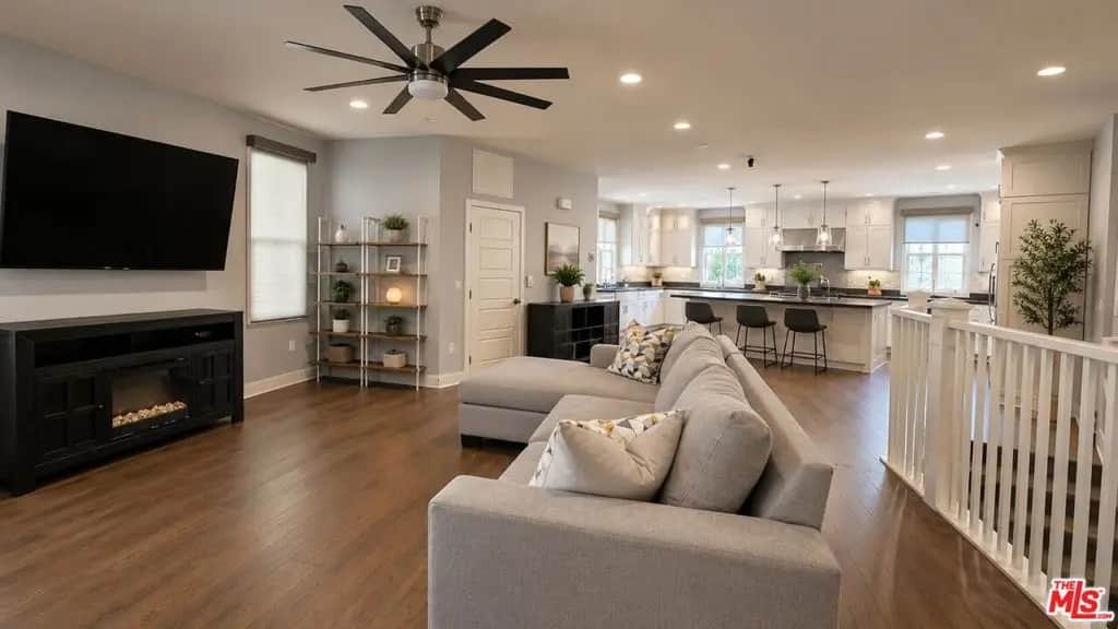 116 Catalyst, Irvine, CA — listing photo 1