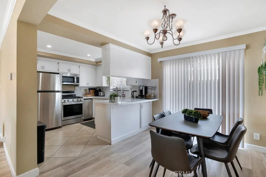 753 Warwick Ave, Thousand Oaks, CA — listing photo 1