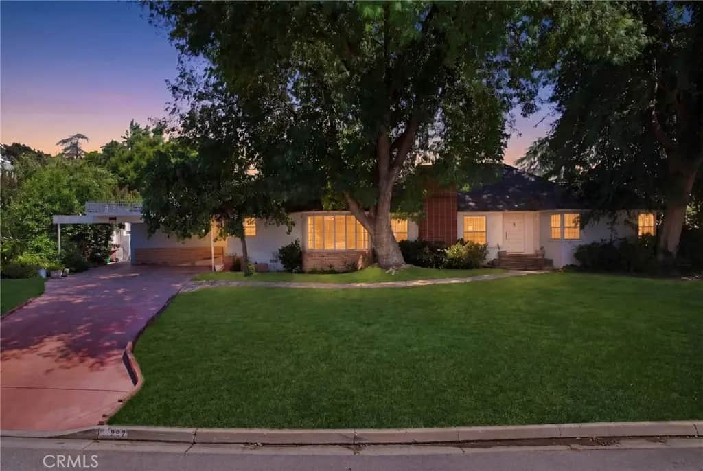 227 El Cerrito, Bakersfield, CA — listing photo 1