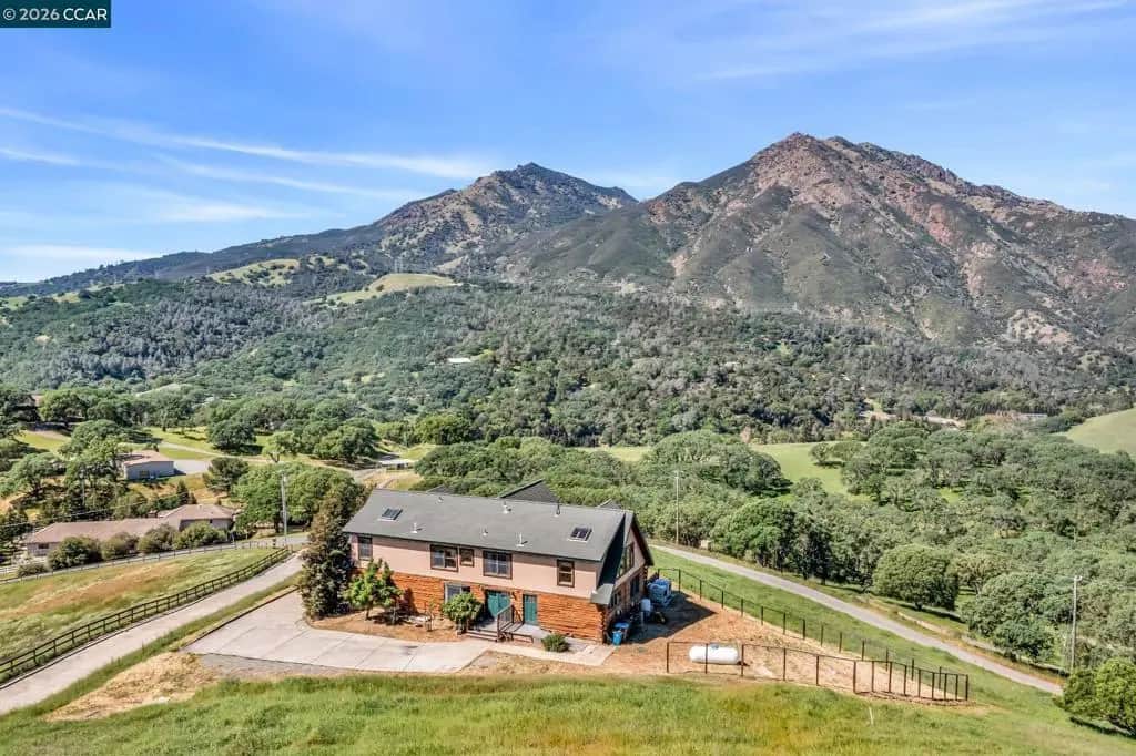 530 Leon Way, Clayton, CA — listing photo 1