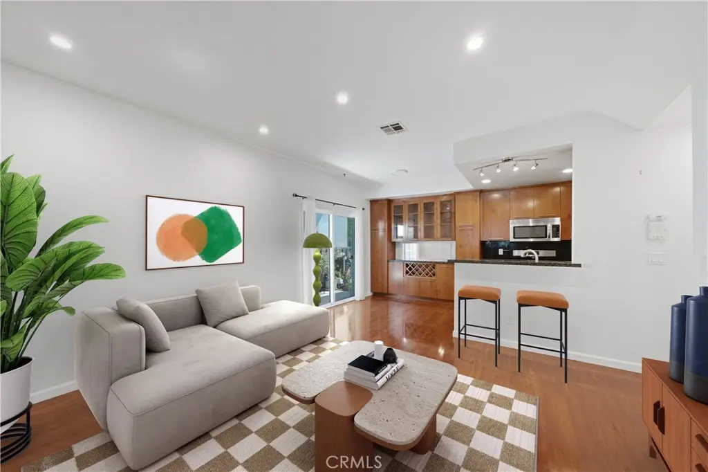 1554 N Hobart 2, Los Angeles, CA — listing photo 1