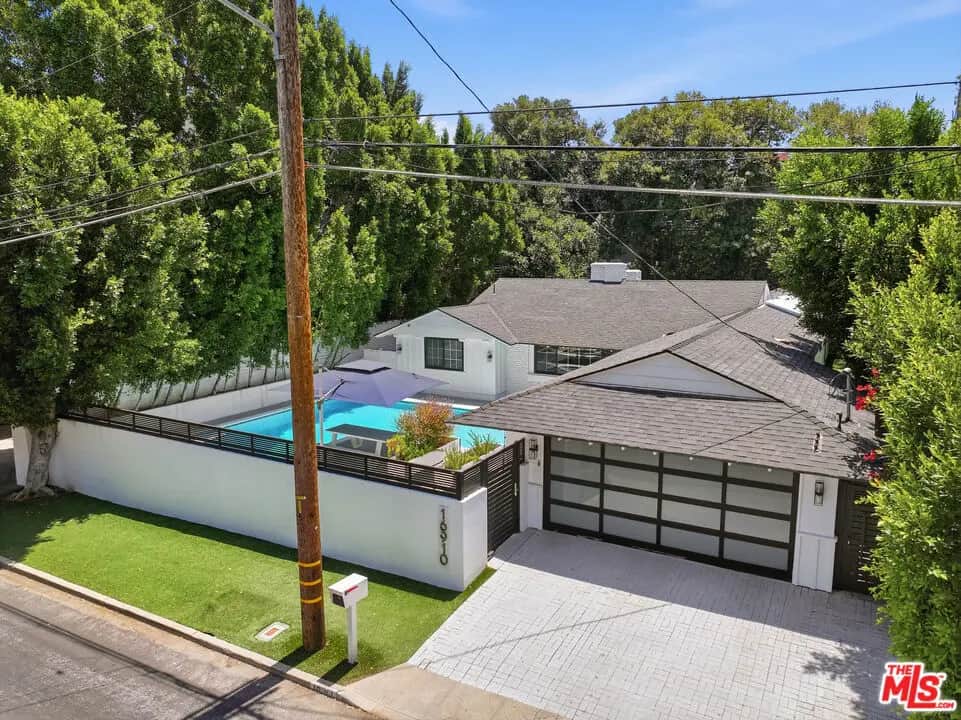 16910 Magnolia Boulevard, Encino, CA — listing photo 1