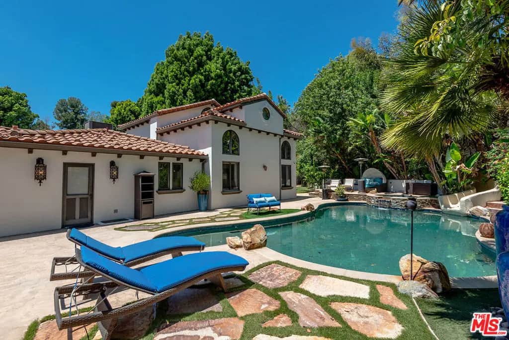 4050 Hayvenhurst Drive, Encino, CA — listing photo 1