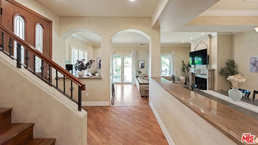 130 Channel Pointe Mall, Marina Del Rey, CA — listing photo 1