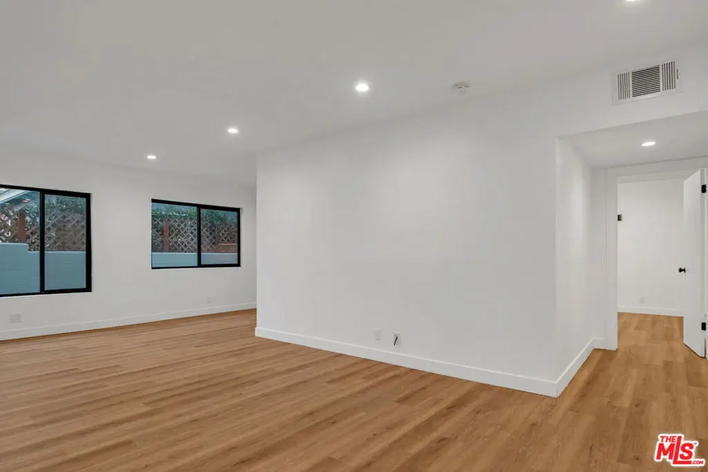 950 Havenhurst Drive 3, West Hollywood, CA — listing photo 1