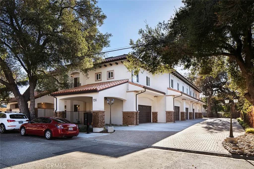 3236 Royal Oaks Drive 6, Thousand Oaks, CA — listing photo 1