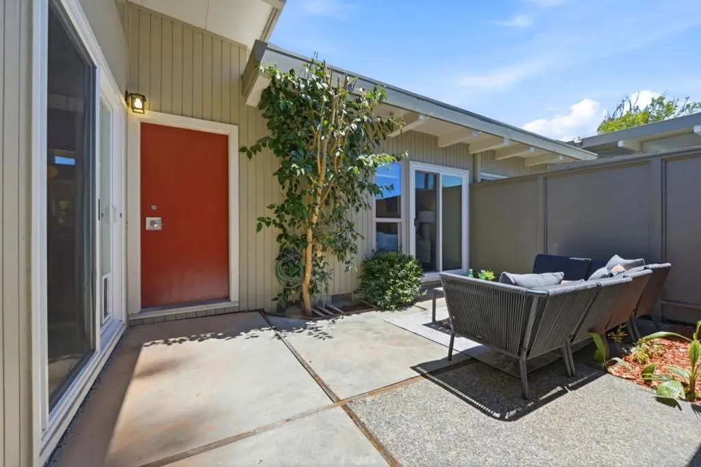 3909 Middlefield Road E, Palo Alto, CA — listing photo 1