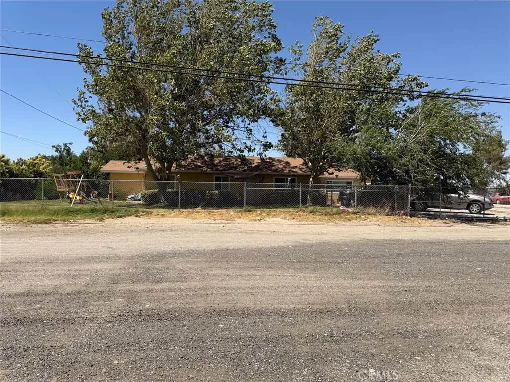 3153 E Avenue H4, Lancaster, CA — listing photo 1