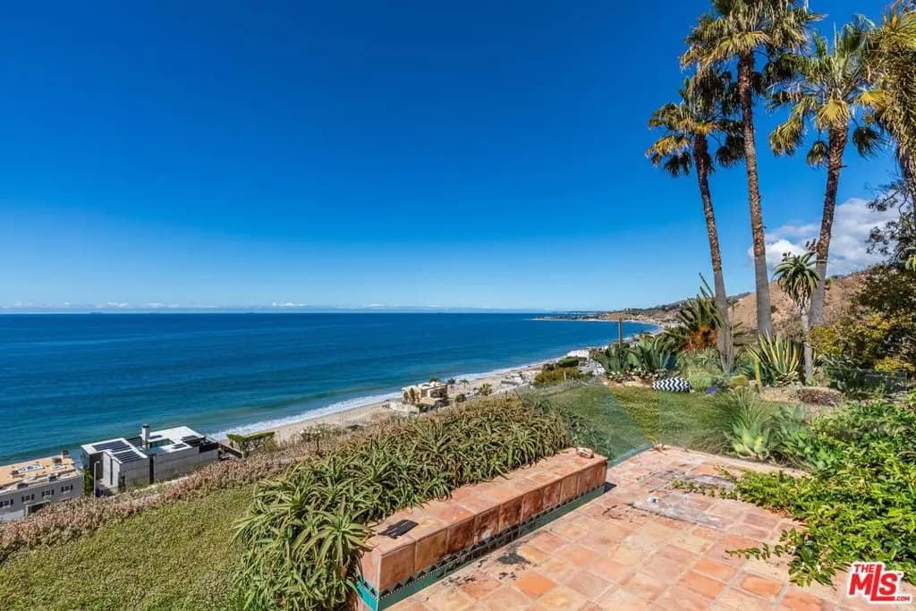 21967 Pacific Coast Highway, Malibu, CA — listing photo 1