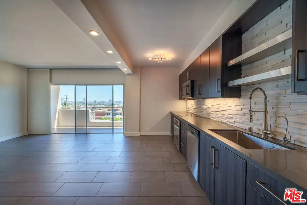 1131 Alta Loma Road 207, West Hollywood, CA — listing photo 1