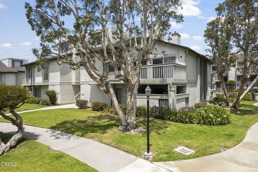 3027 Harbor Boulevard, Oxnard, CA — listing photo 1