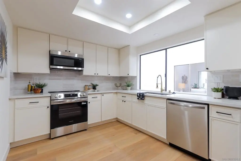 10 Morena 8, Irvine, CA — listing photo 1