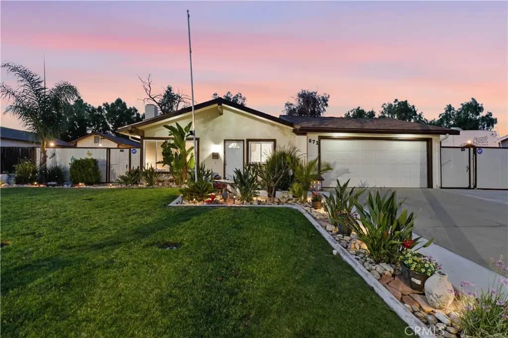 871 W Francis, Corona, CA — listing photo 1