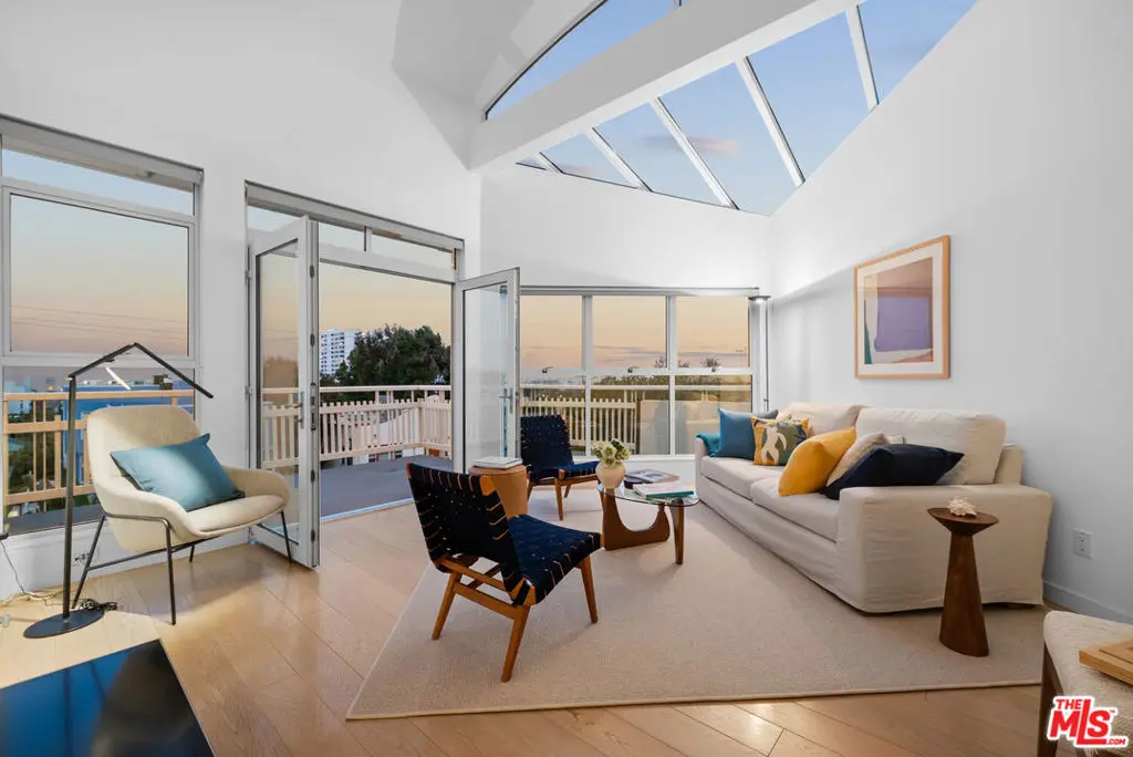 2913 3rd Street 304, Santa Monica, CA — listing photo 1