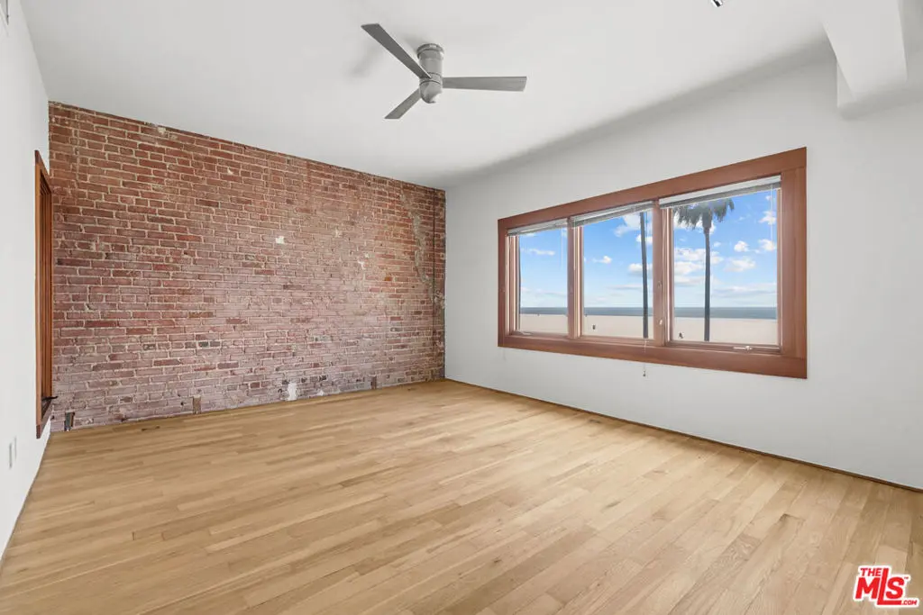 8 Brooks Avenue 11, Venice, CA — listing photo 1