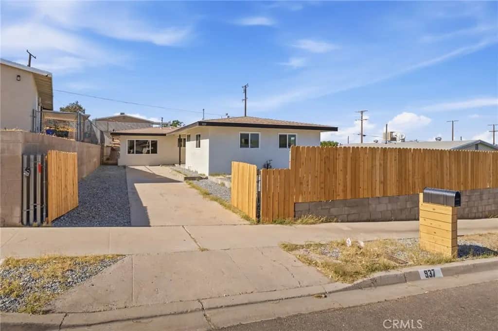 937 E Elizabeth, Barstow, CA — listing photo 1