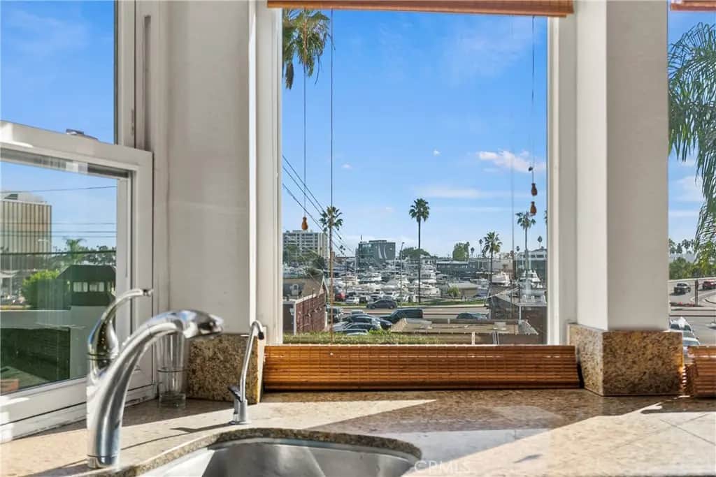 207 La Jolla, Newport Beach, CA — listing photo 1