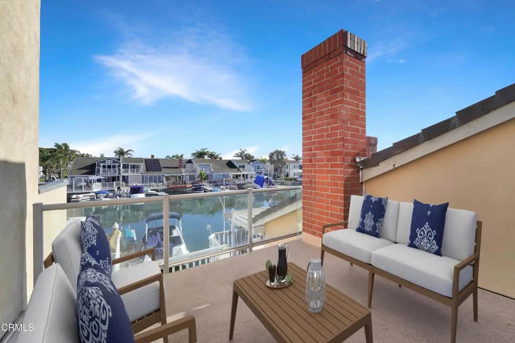 2010 Kingsbridge Way, Oxnard, CA — listing photo 1