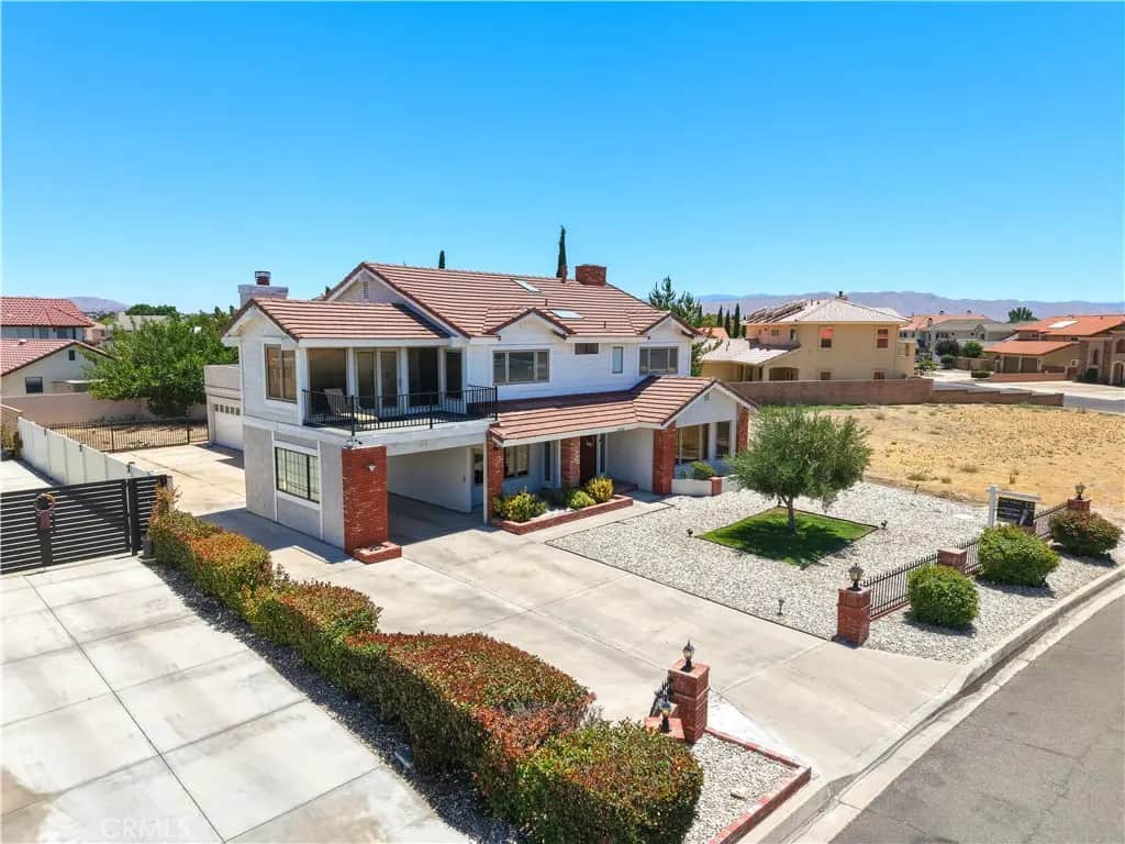 18380 Lakeview Drive, Victorville, CA — listing photo 1