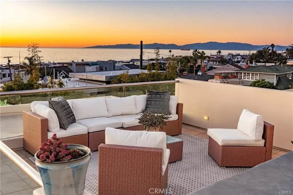 2242 Circle, Hermosa Beach, CA — listing photo 1