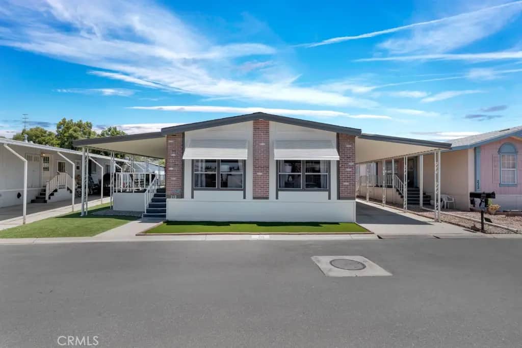 15750 Arroyo Drive 212, Moorpark, CA — listing photo 1