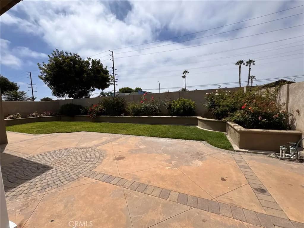 9642 Peppertree, Huntington Beach, CA — listing photo 1