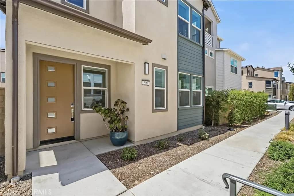 208 Yerba, Irvine, CA — listing photo 1