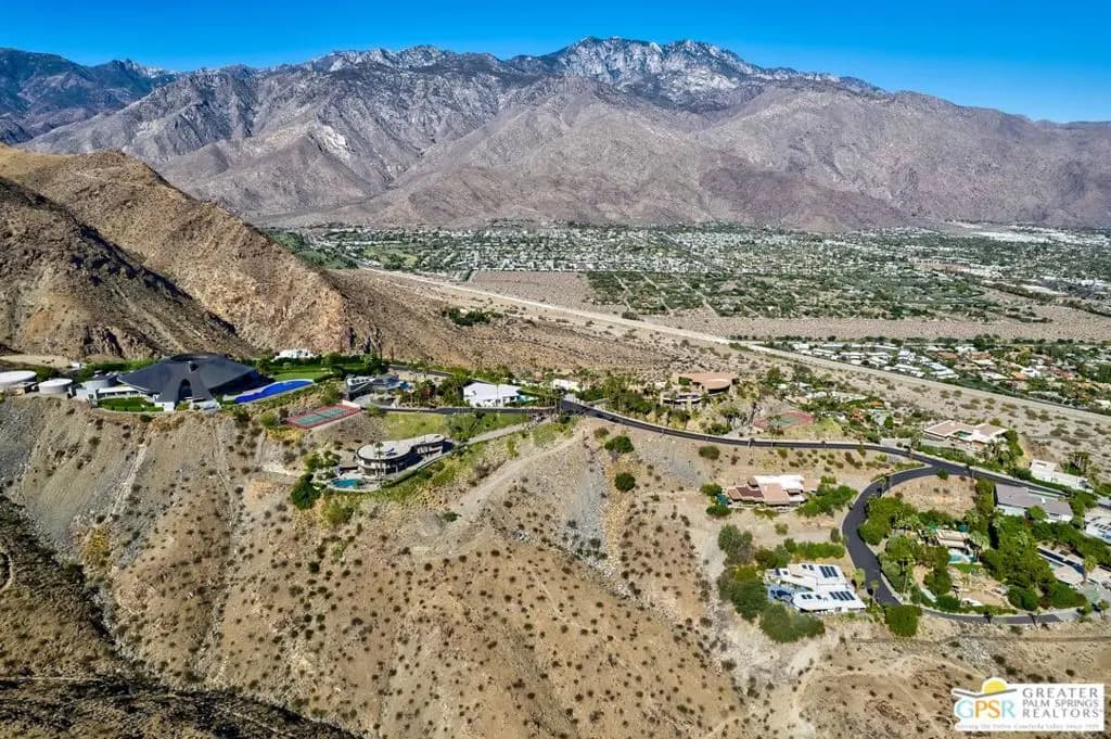 2390 Southridge Dr, Palm Springs, CA — listing photo 1