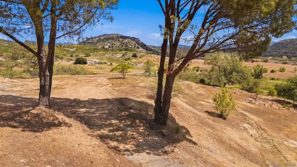 19526 Rancho Ballena Rd, Ramona, CA — listing photo 1