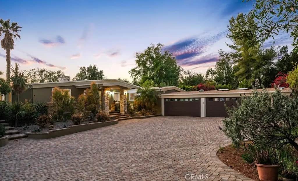 24361 Mulholland Highway, Calabasas, CA — listing photo 1
