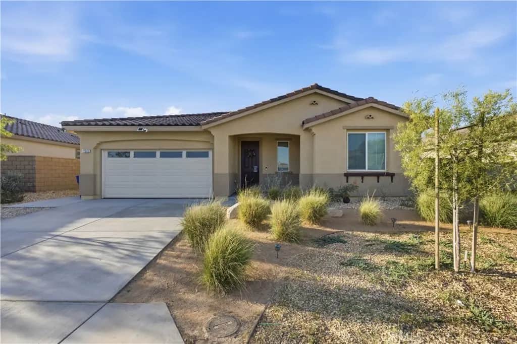 11852 Bobcat Hills Lane, Victorville, CA — listing photo 1
