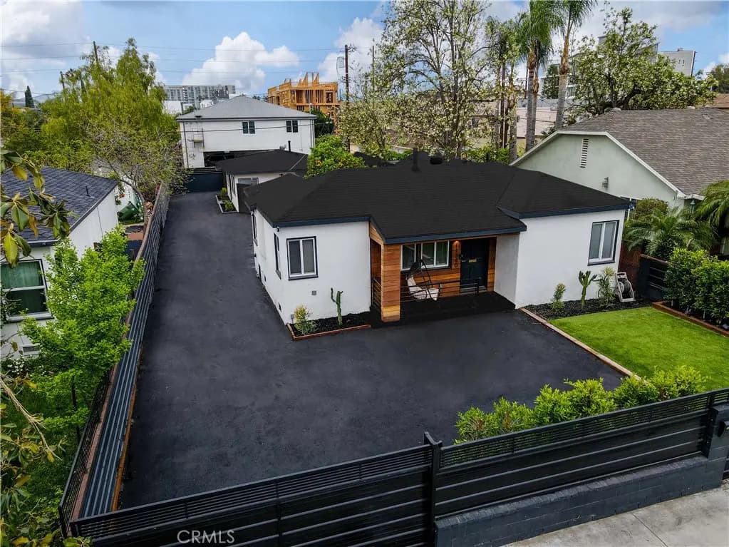 11340 Emelita, North Hollywood, CA — listing photo 1