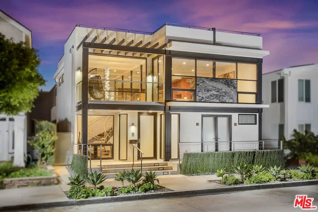 2105 E Balboa Boulevard, Newport Beach, CA — listing photo 1