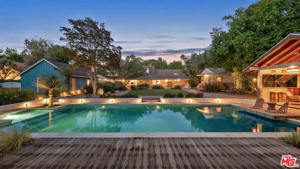 6101 Shoup Avenue, Woodland Hills, CA — listing photo 1