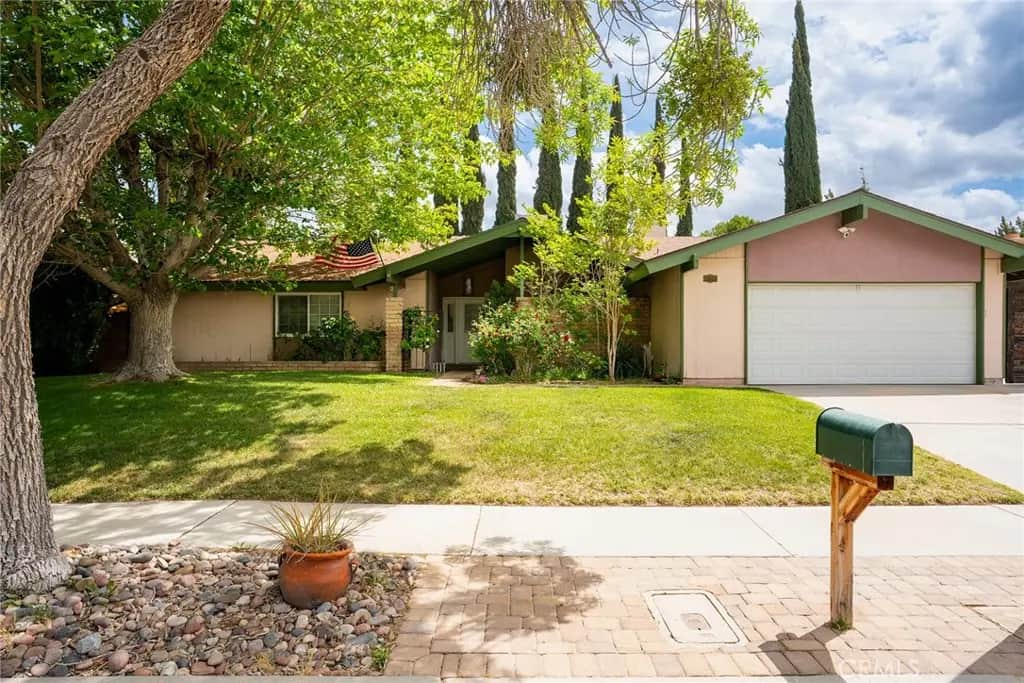 43946 Galion, Lancaster, CA — listing photo 1