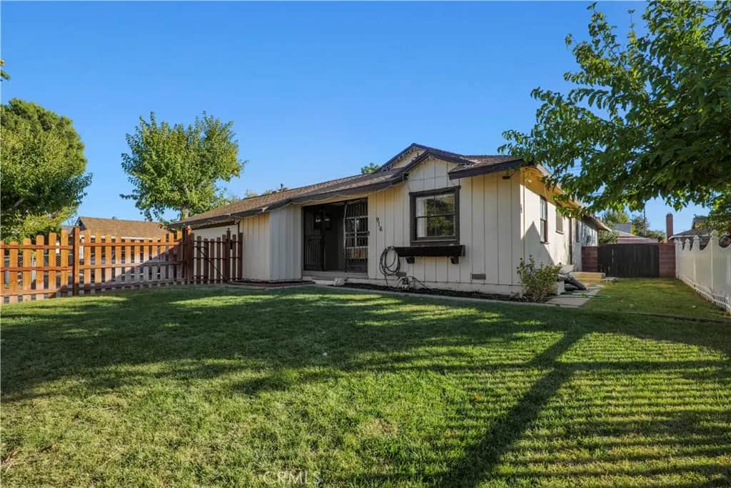 916 W Avenue J8, Lancaster, CA — listing photo 1