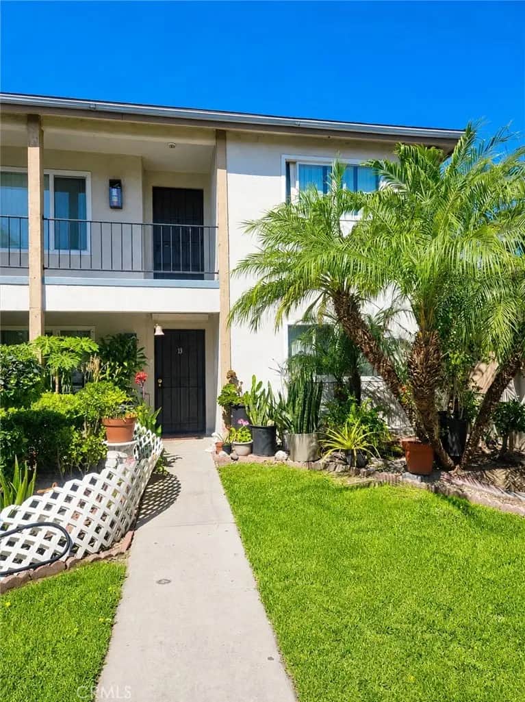 2546 E Park C, Anaheim, CA — listing photo 1