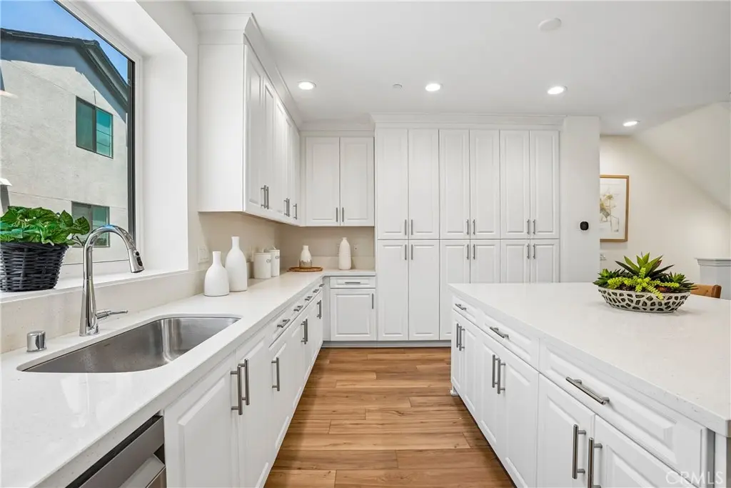 5876 Linden Ave Avenue 6, Long Beach, CA — listing photo 1
