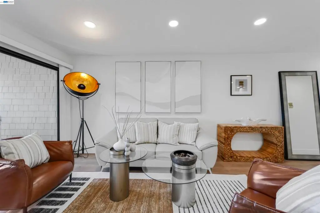 2111 Latham St 307, Mountain View, CA — listing photo 1