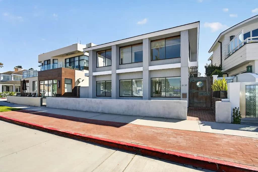 2137 Channel, Newport Beach, CA — listing photo 1