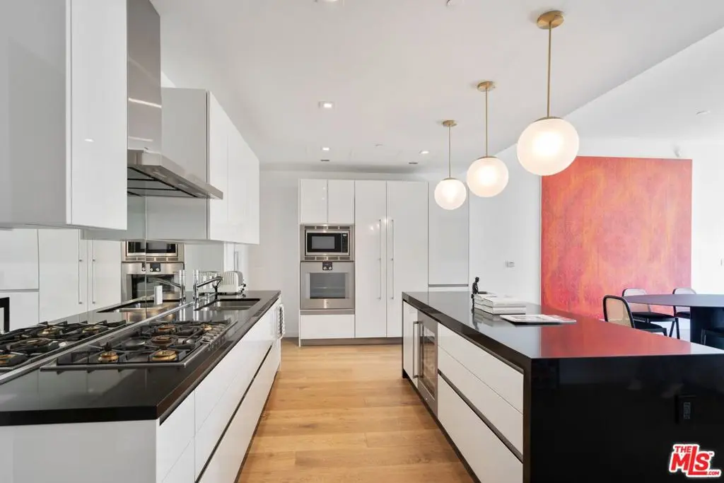 9000 W 3rd Street 106, Los Angeles, CA — listing photo 1