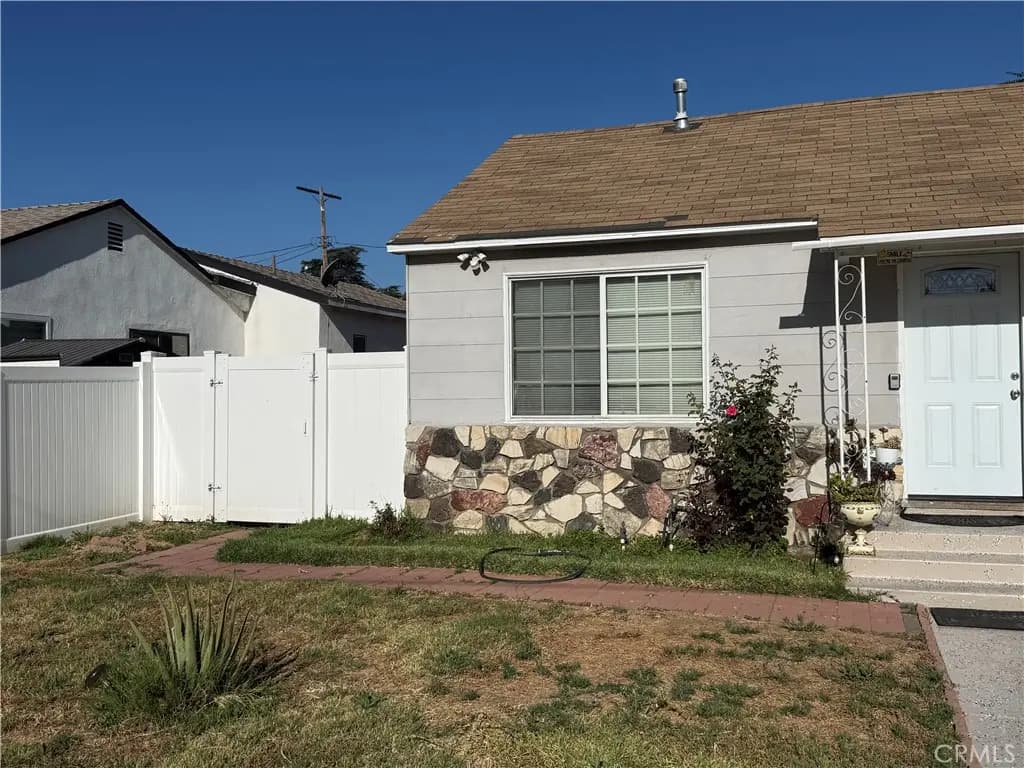 7045 Lindley, Reseda, CA — listing photo 1