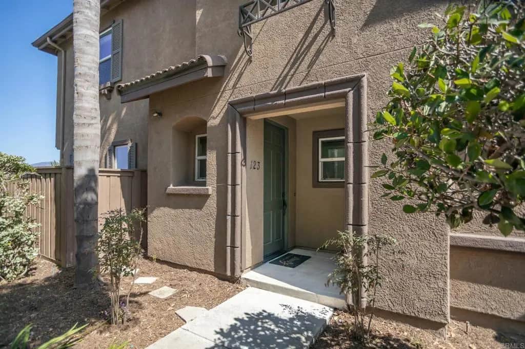 425 S Meadowbrook Dr 123, San Diego, CA — listing photo 1