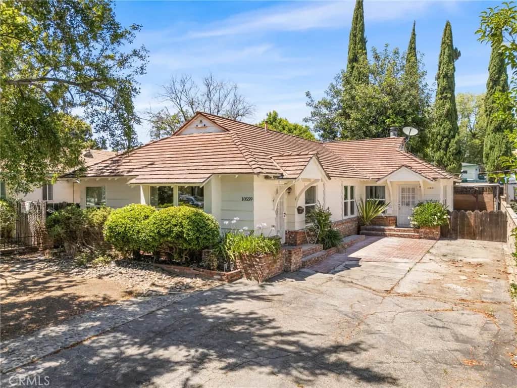 10559 Camarillo, Los Angeles, CA — listing photo 1