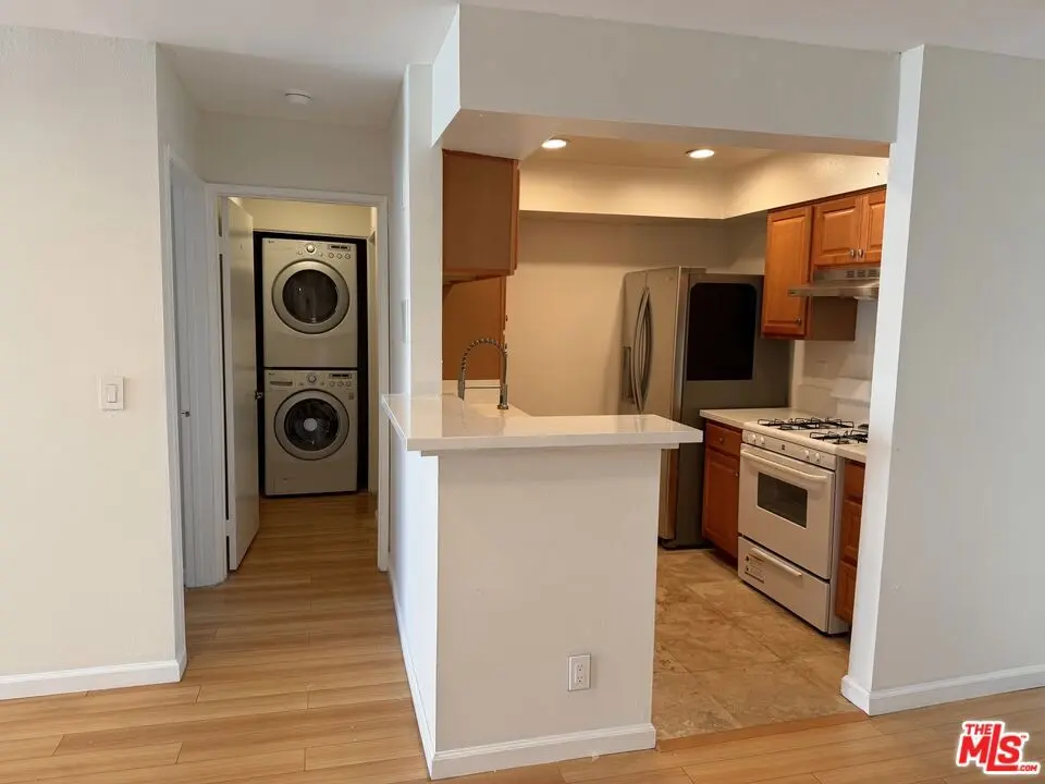 1118 Valencia Street 219, Los Angeles, CA — listing photo 1