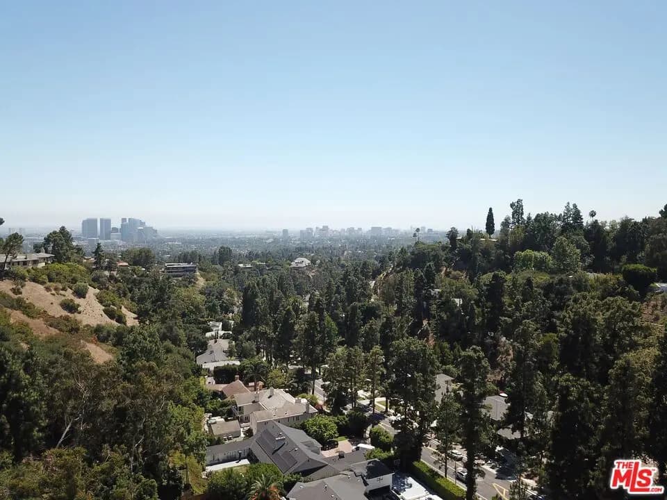 1422 Lindacrest Drive, Beverly Hills, CA — listing photo 1