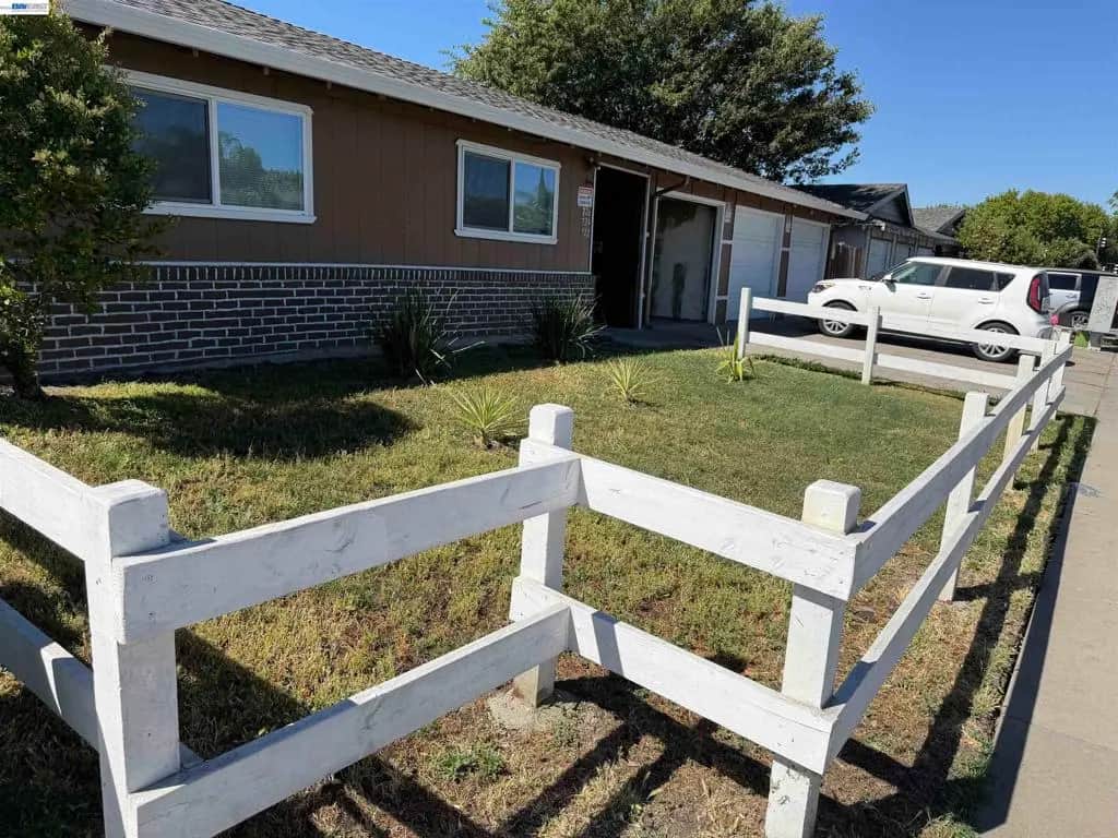 722 E Swain Rd, Stockton, CA — listing photo 1