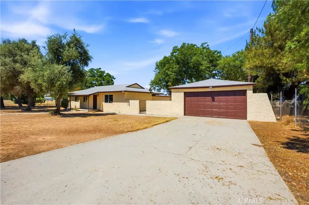 21820 Cajalco Road, Perris, CA — listing photo 1