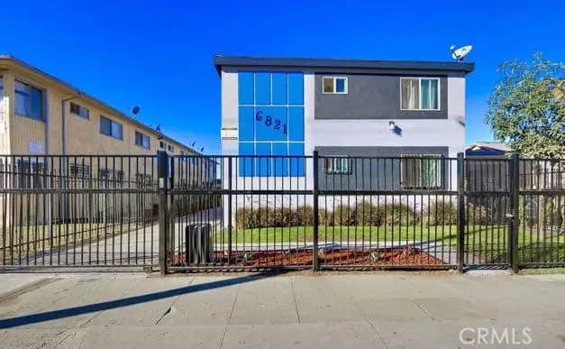 6821 11th Ave., Los Angeles, CA — listing photo 1